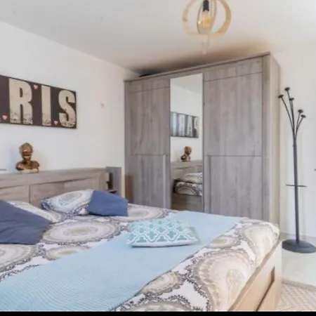 Elegant Calme Et Spacieux Avec Jardin Apartment